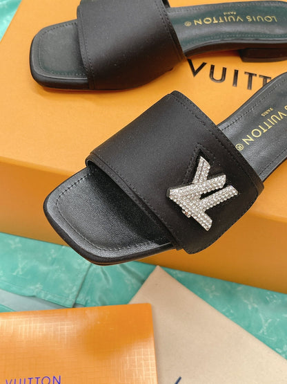 LU  Slippers Black Shake Heels