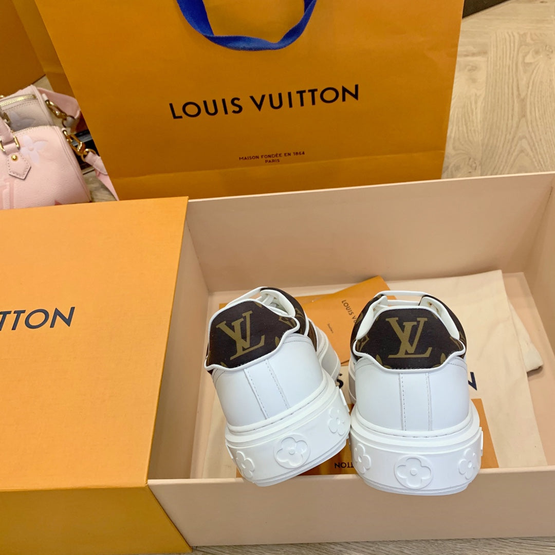 LU Sneakers