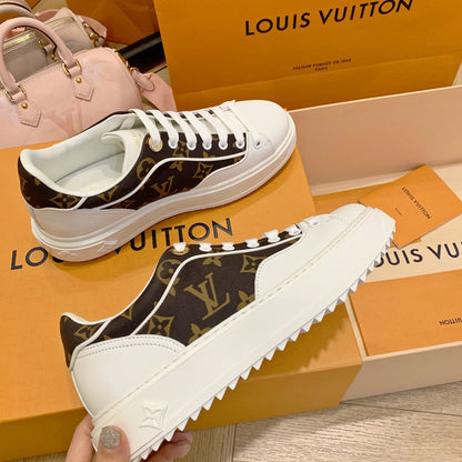 LU Sneakers