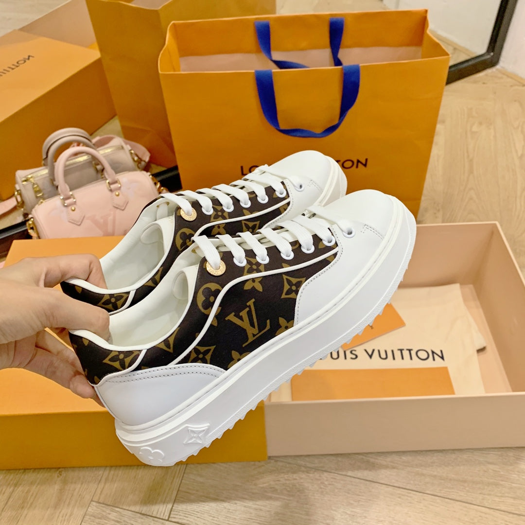 LU Sneakers