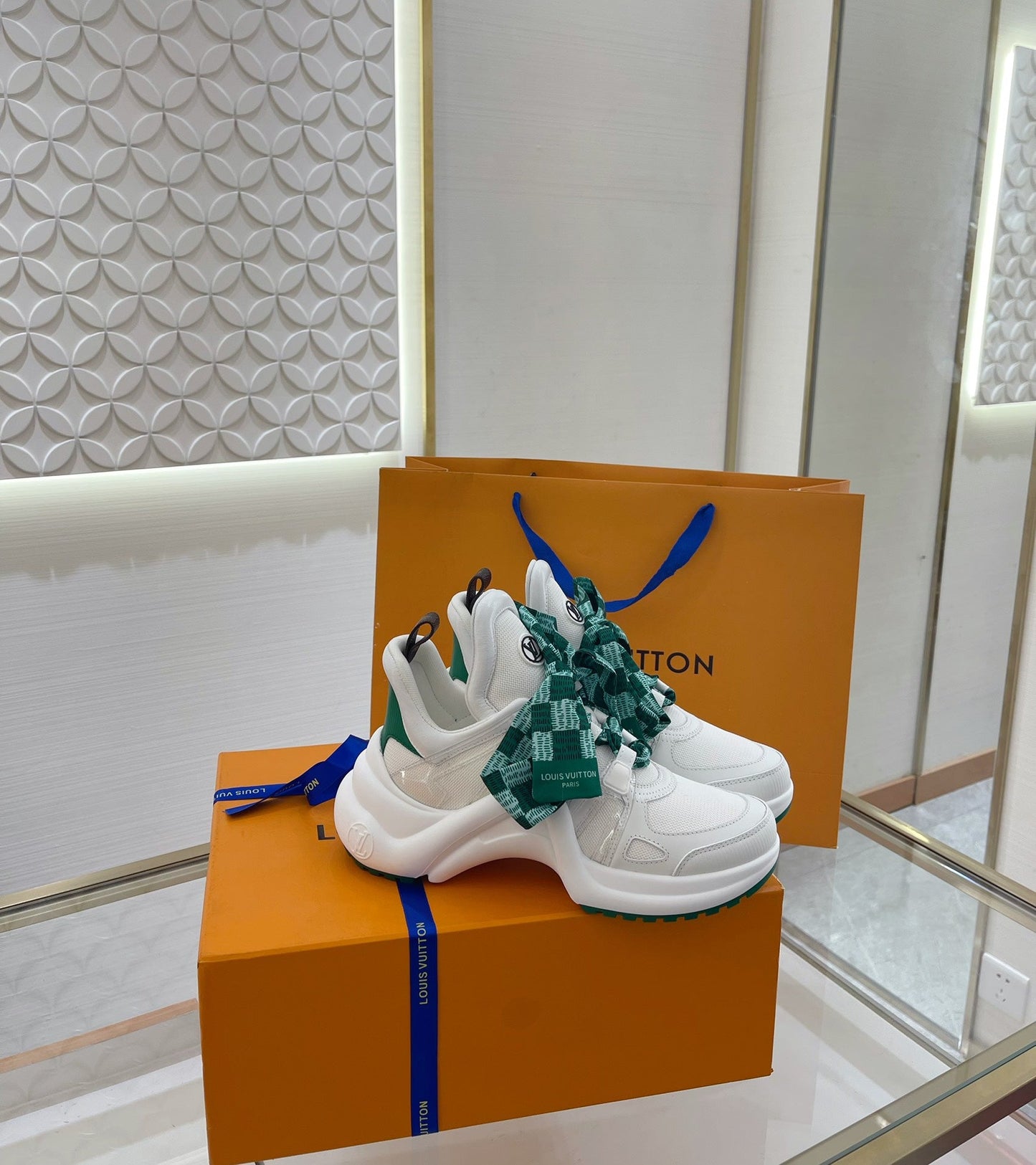 LU ARCH light  Sneakers   2 Color ' s