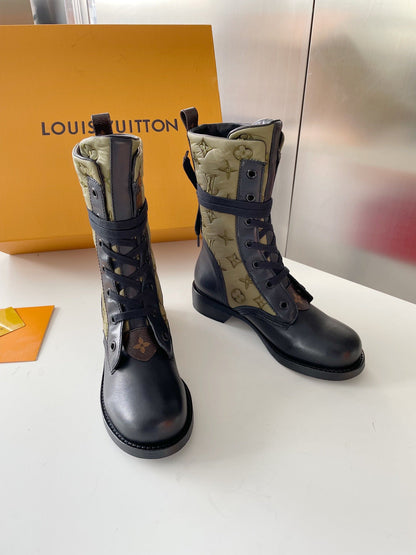 LU  Boots  Monogram