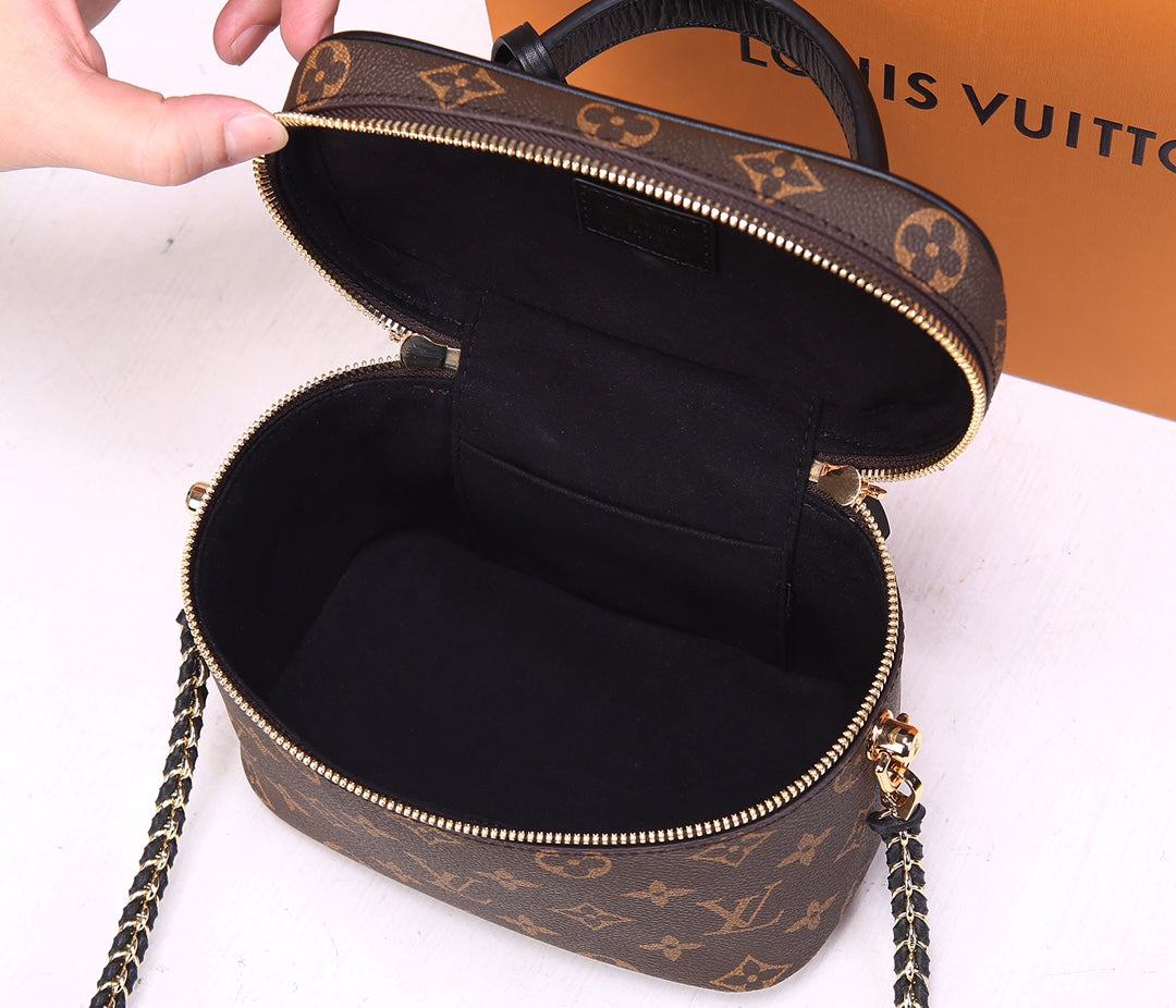 LU Bag Vanity Monogram Mini 20 cm