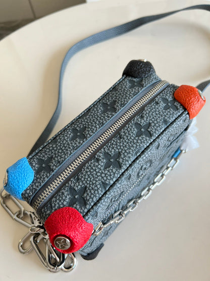LU Messenger Bag Trunk 2 Color 's
