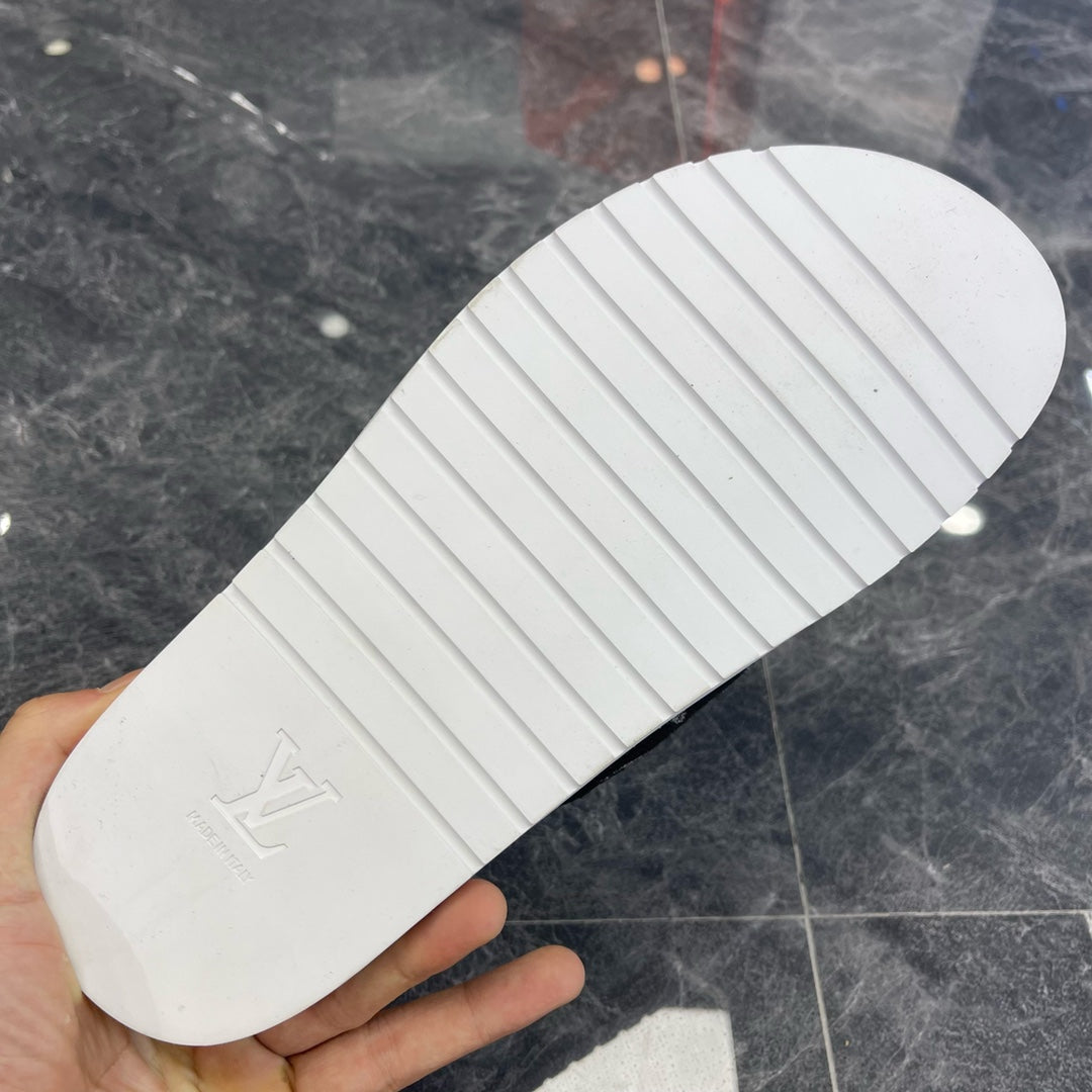 LU  Slippers 2 Color 's