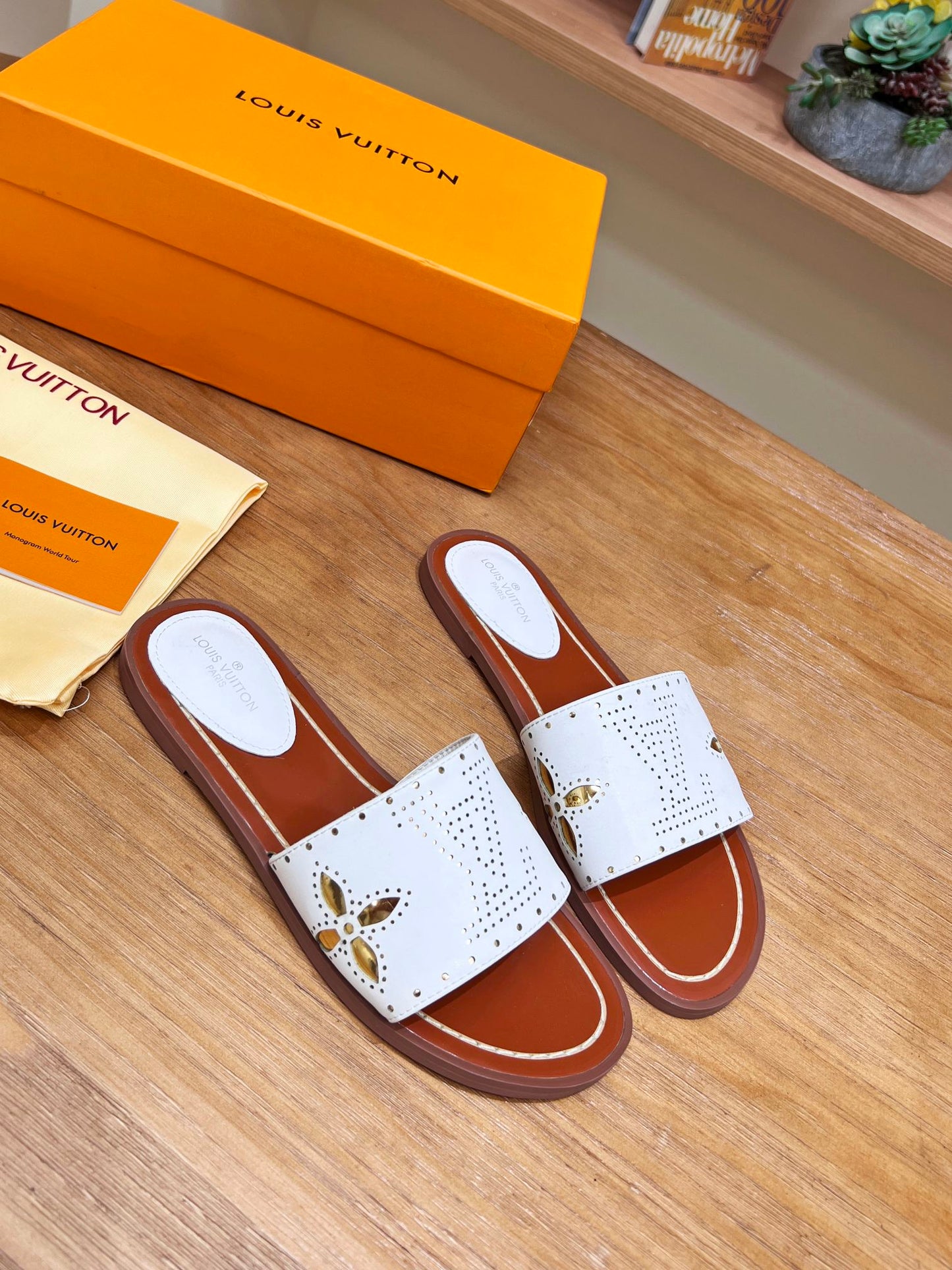 LU  Slippers  5 Color's