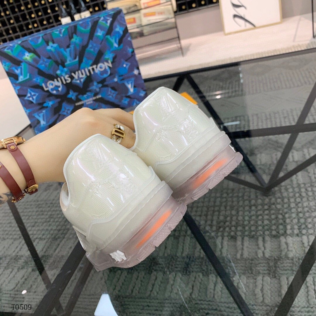 LU Sneakers Clear Upper