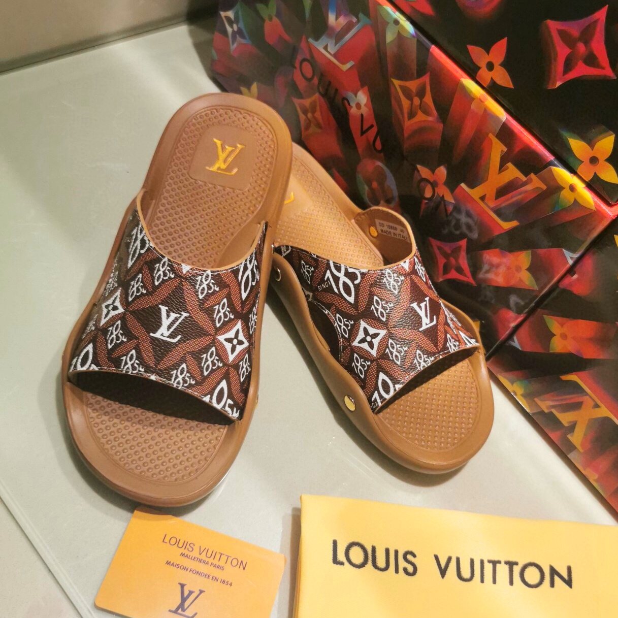 LU  Slippers