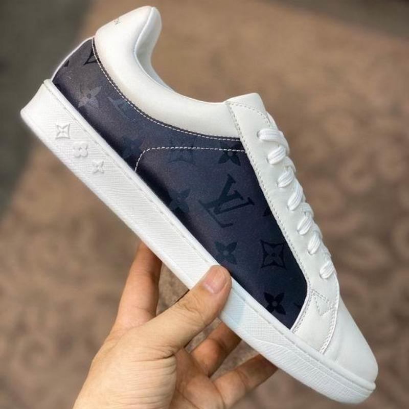 LU Sneakers