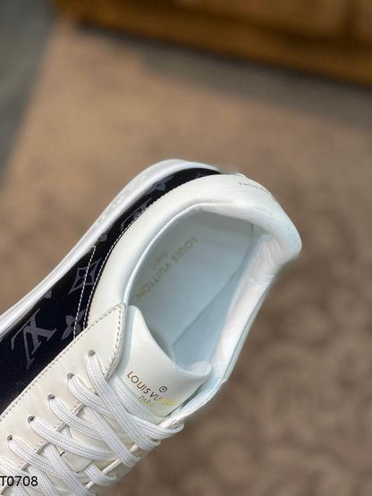 LU Sneakers