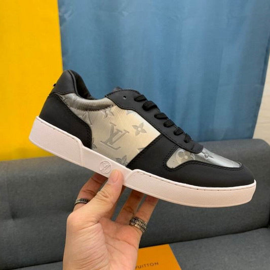 LU  Sneakers