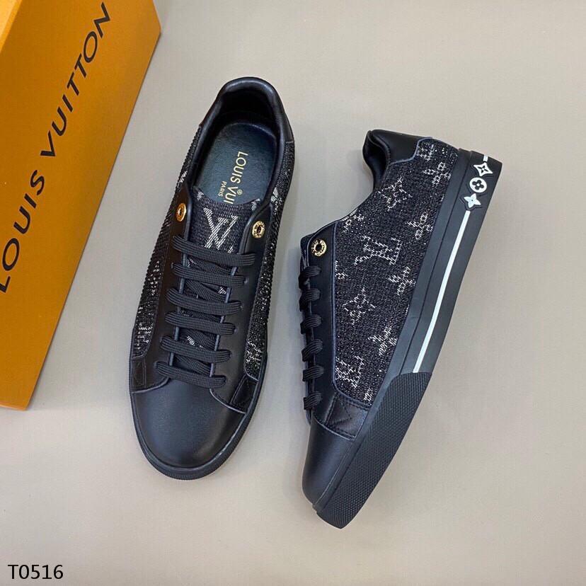LU Sneakers