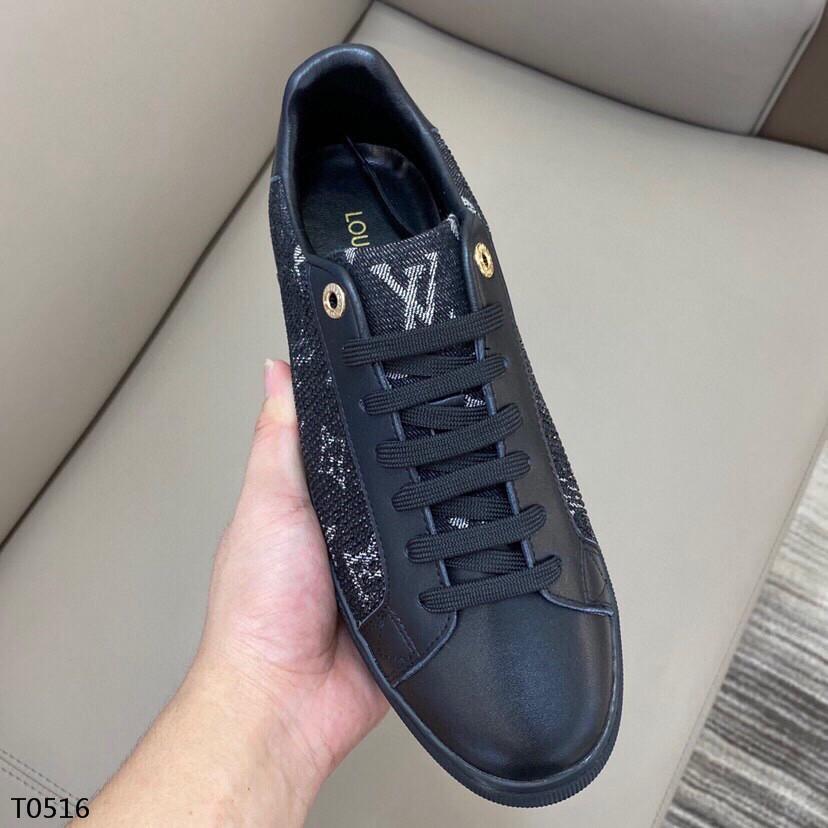 LU Sneakers