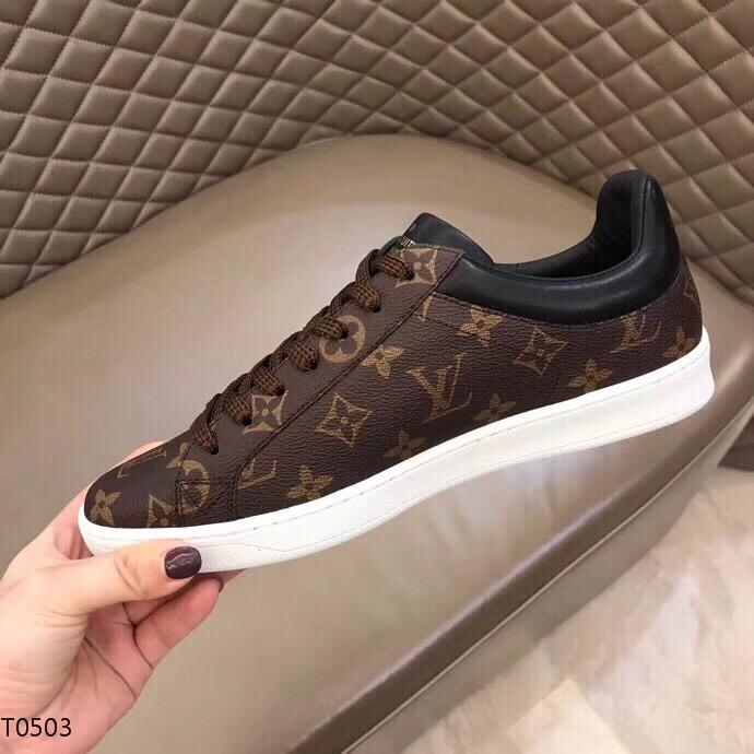 LU Sneakers