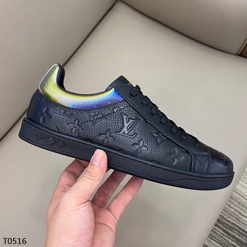 LU Sneakers