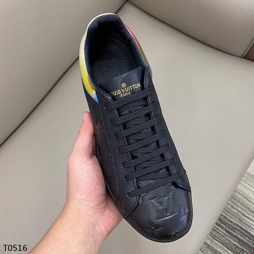 LU Sneakers