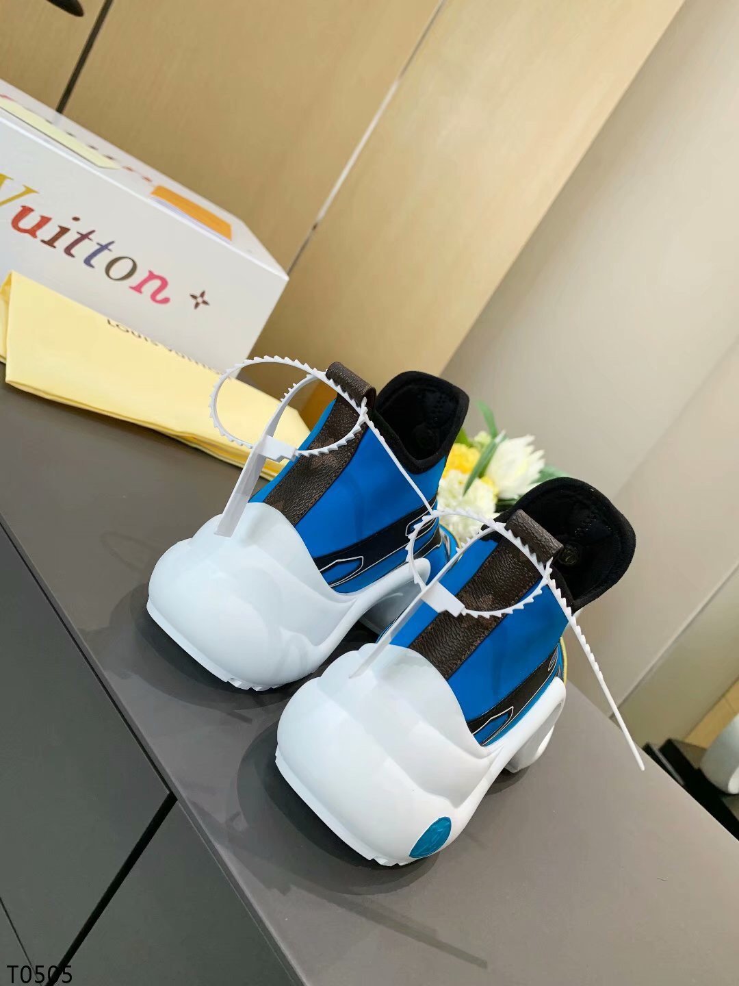 LU Sneakers Arch