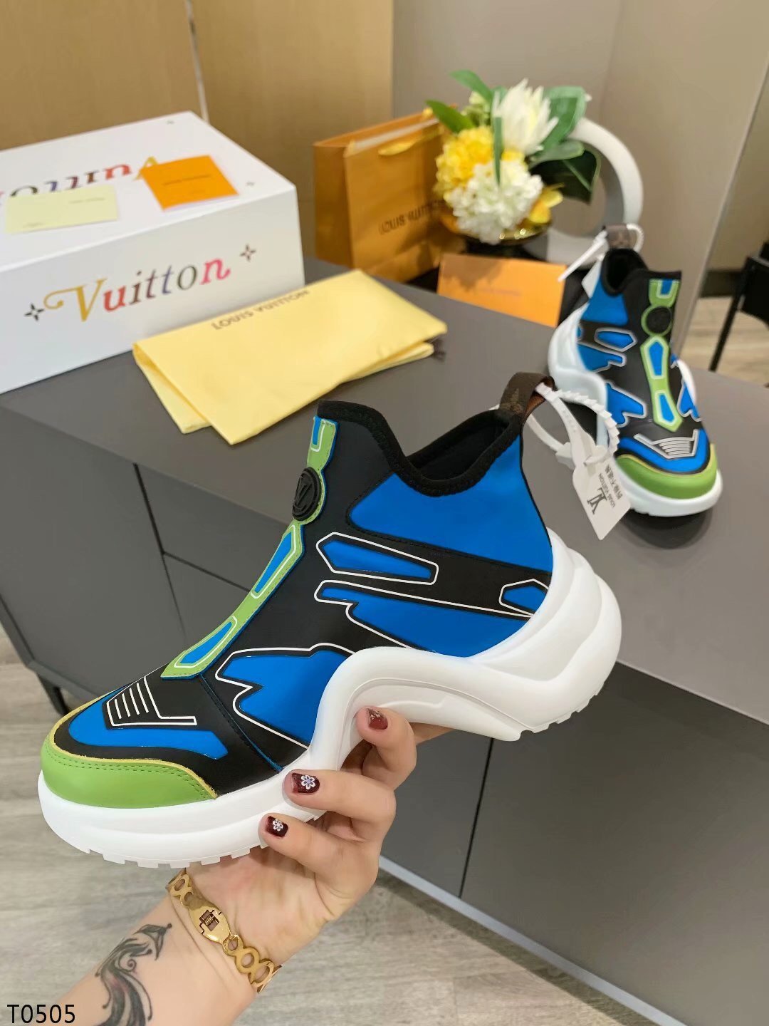 LU Sneakers Arch