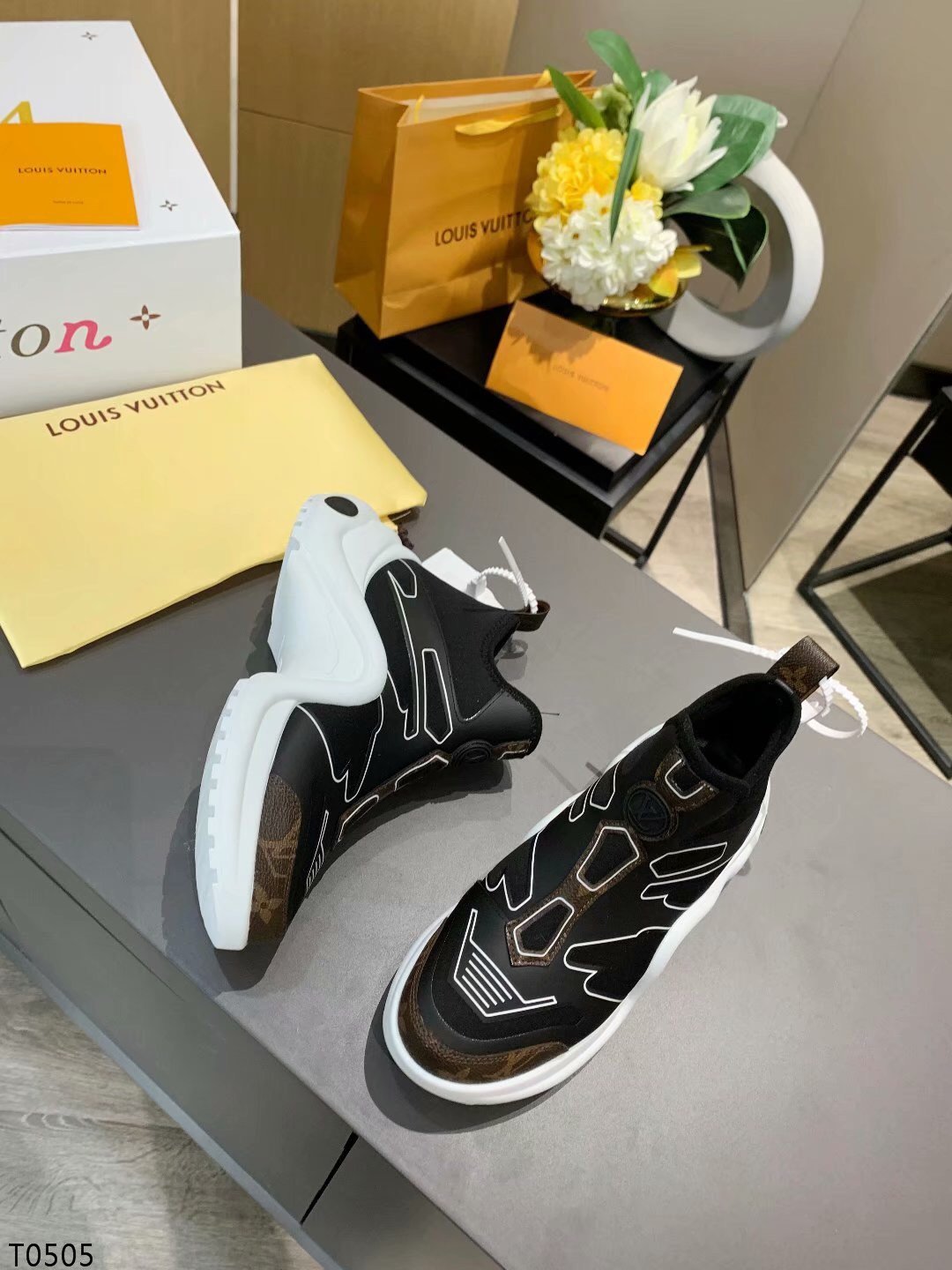 LU Sneakers Arch