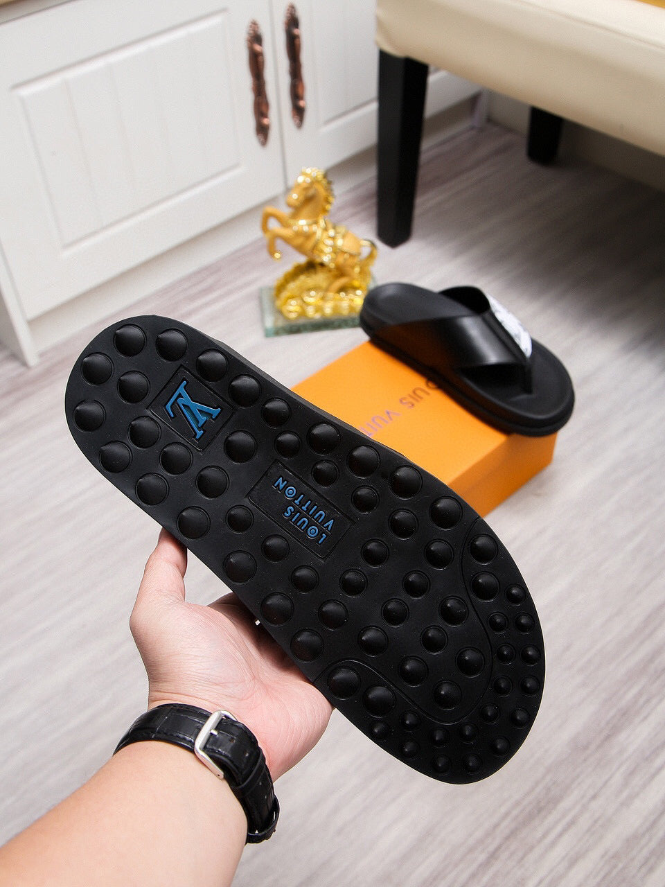LU Slippers Sliders