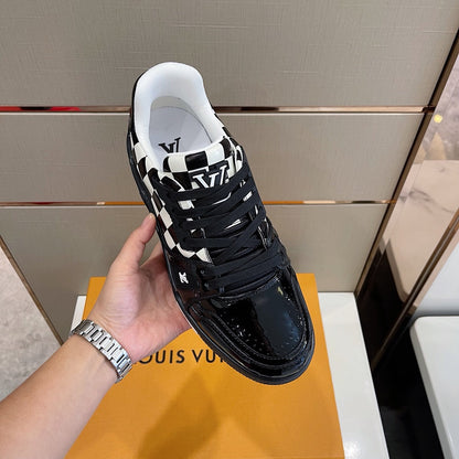 LU  Sneakers Run Away