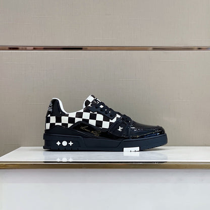 LU  Sneakers Run Away
