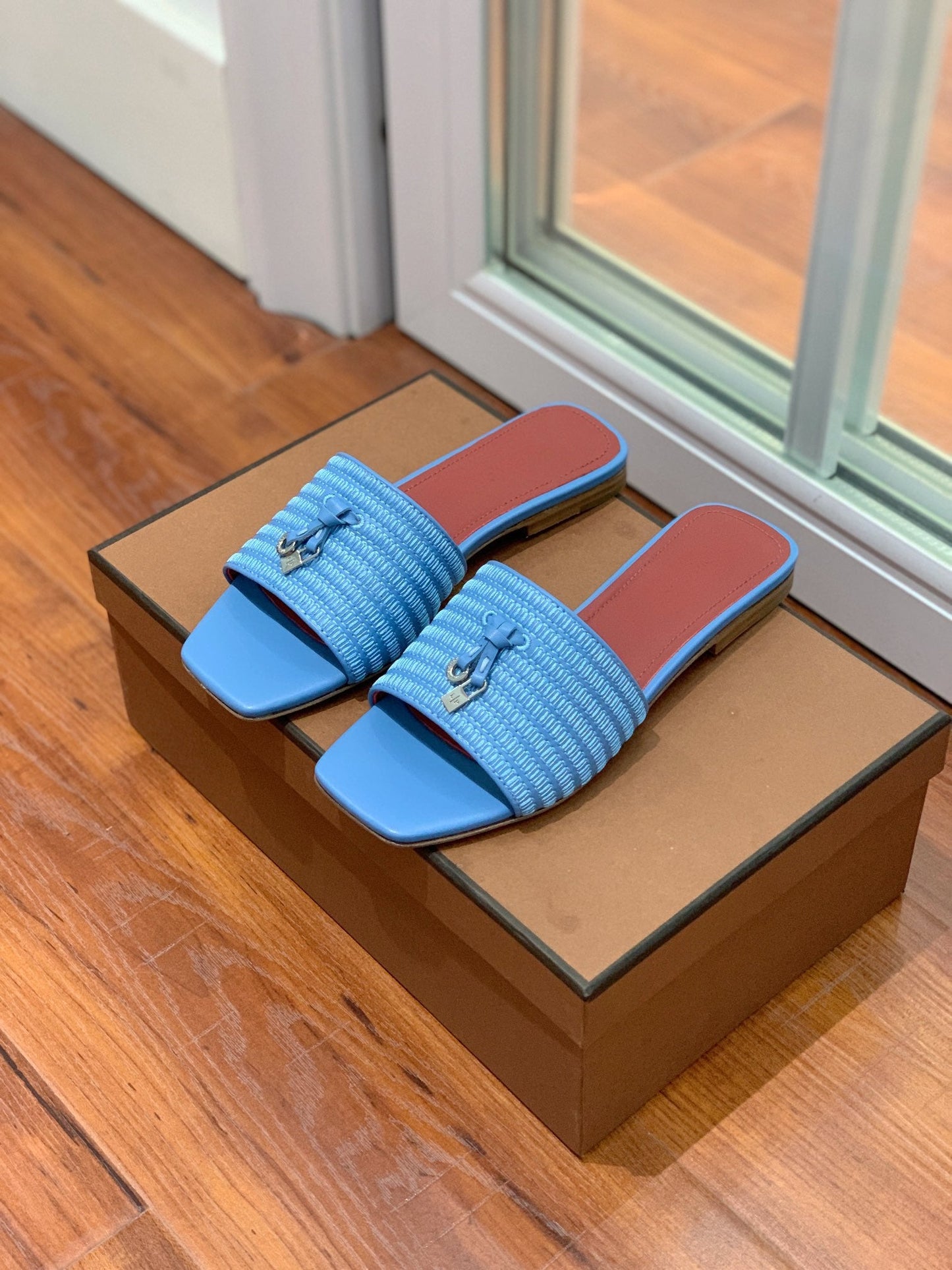 L0RA PIANO   Slippers  2 Color's