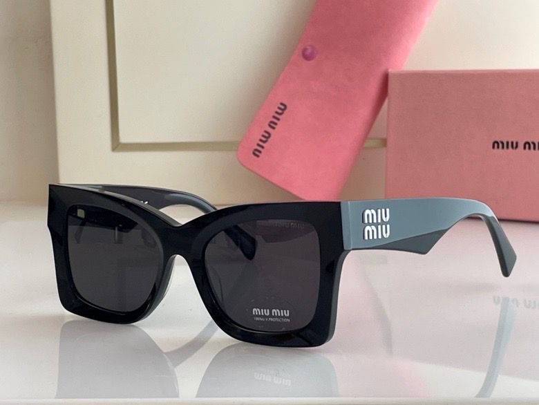 MIU MI   Sunglasses 4 Color 's