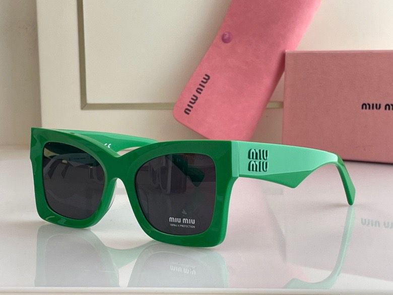 MIU MI   Sunglasses 4 Color 's