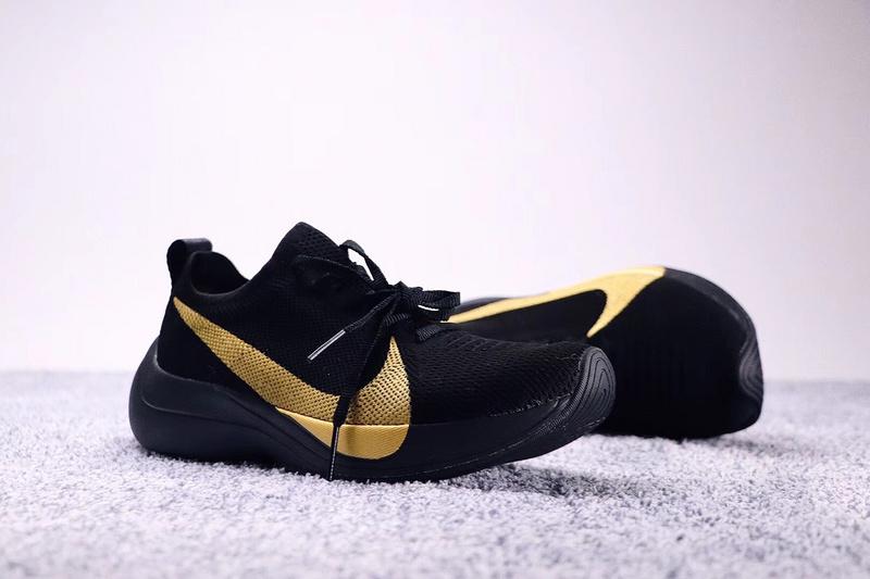 N*ke Max  Zoom Sneakers fly Black Gold