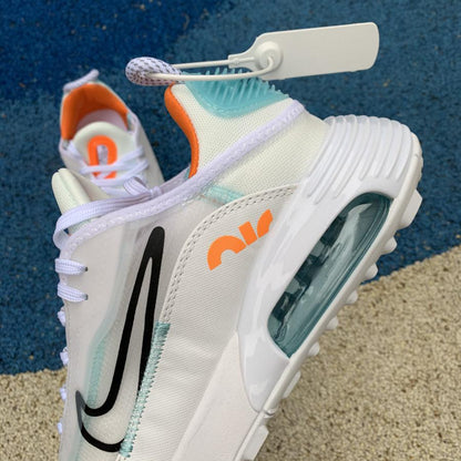 N*ke Max  2090 Pure Platinum  Sneakers