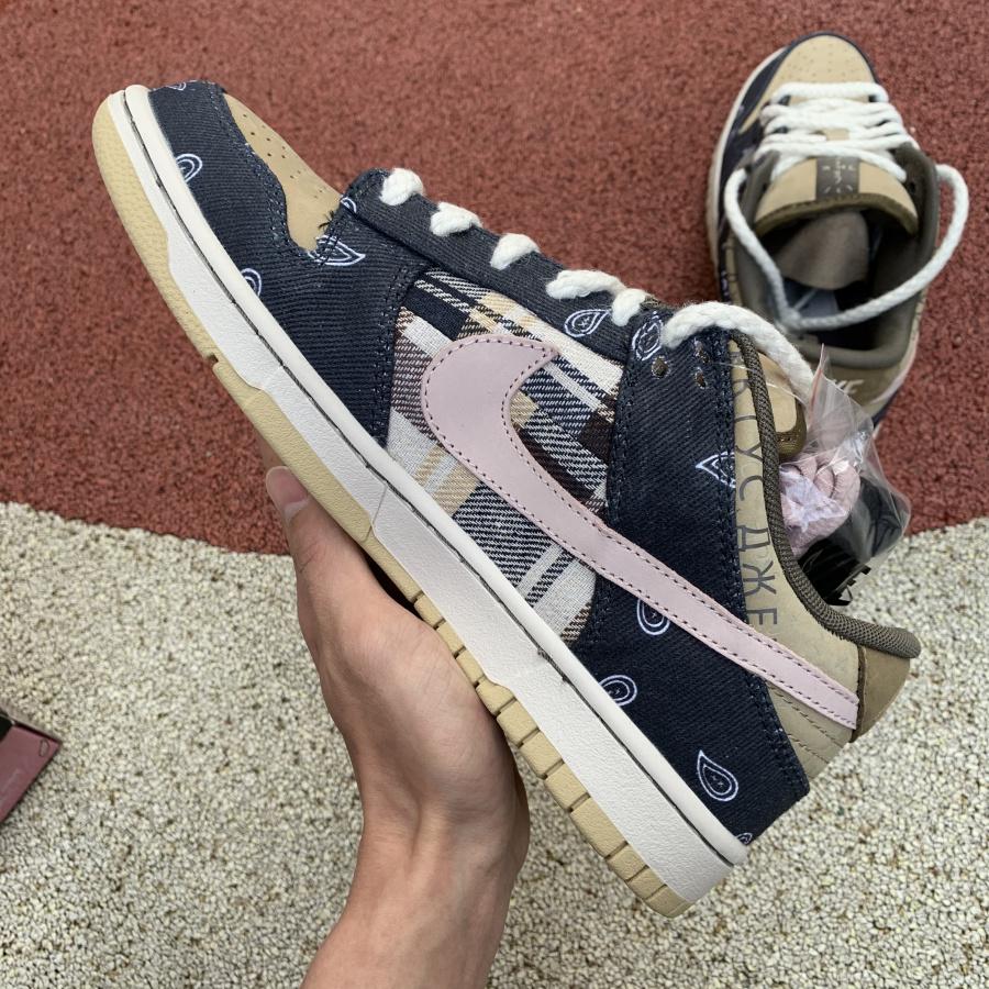 N*ke Max Sneakers Travis 46
