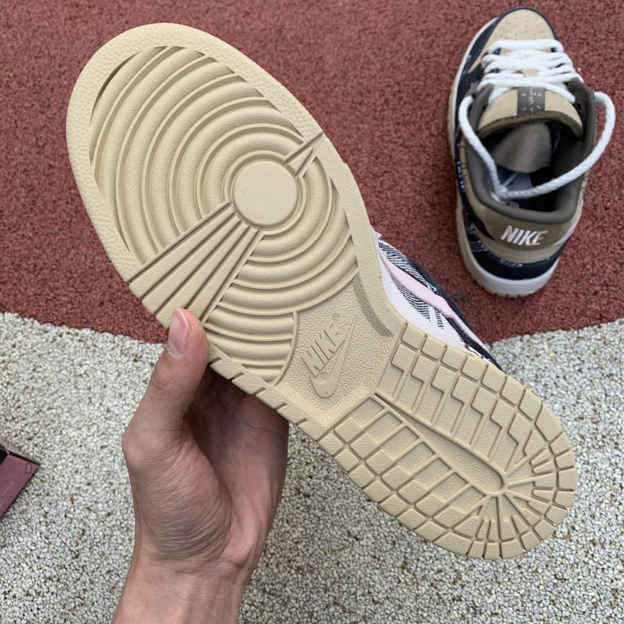 N*ke Max Sneakers Travis 46