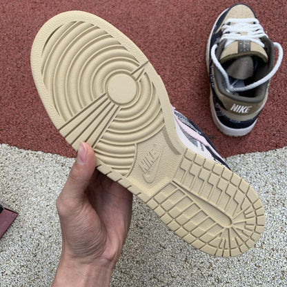 N*ke Max Sneakers Travis 46