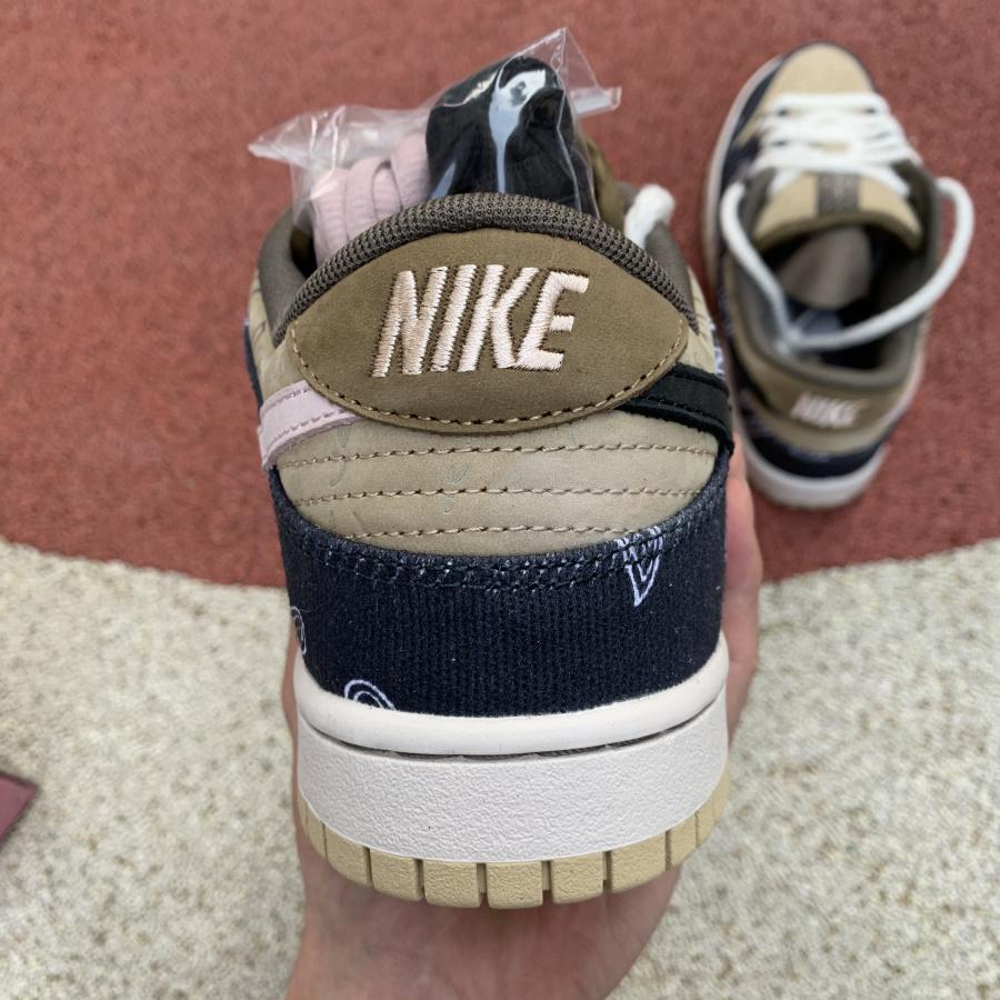 N*ke Max Sneakers Travis 46