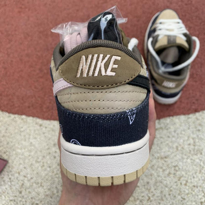 N*ke Max Sneakers Travis 46