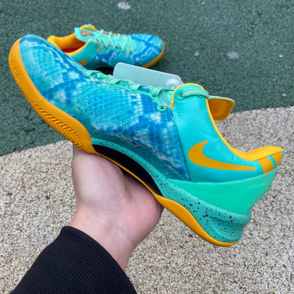 N*KE  Sneakers KOBE System  Glow Lasser 46