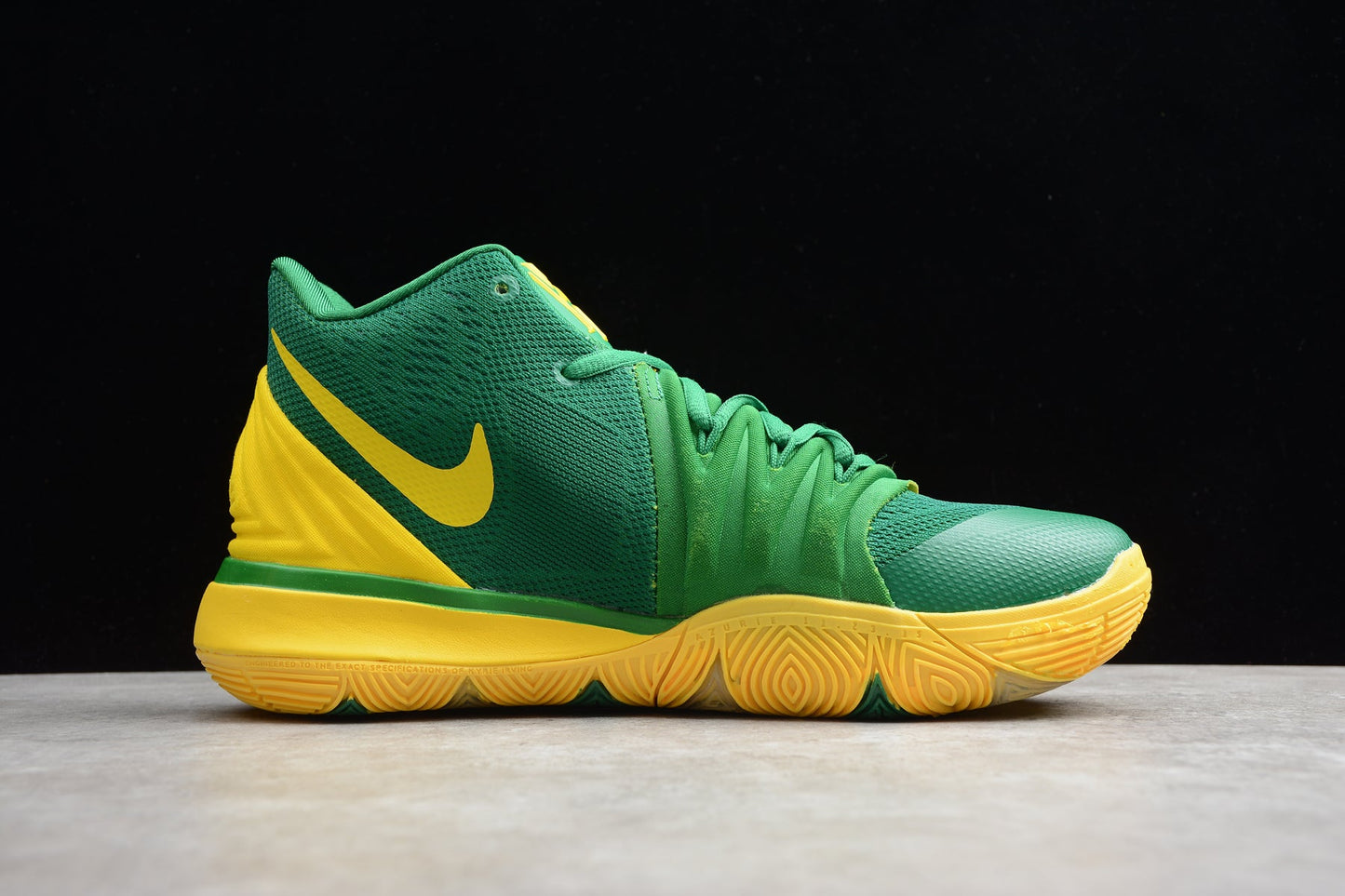 N*ke Max  Kyrie 5  Sneakers