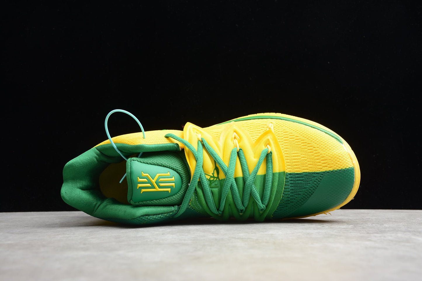 N*ke Max  Kyrie 5  Sneakers