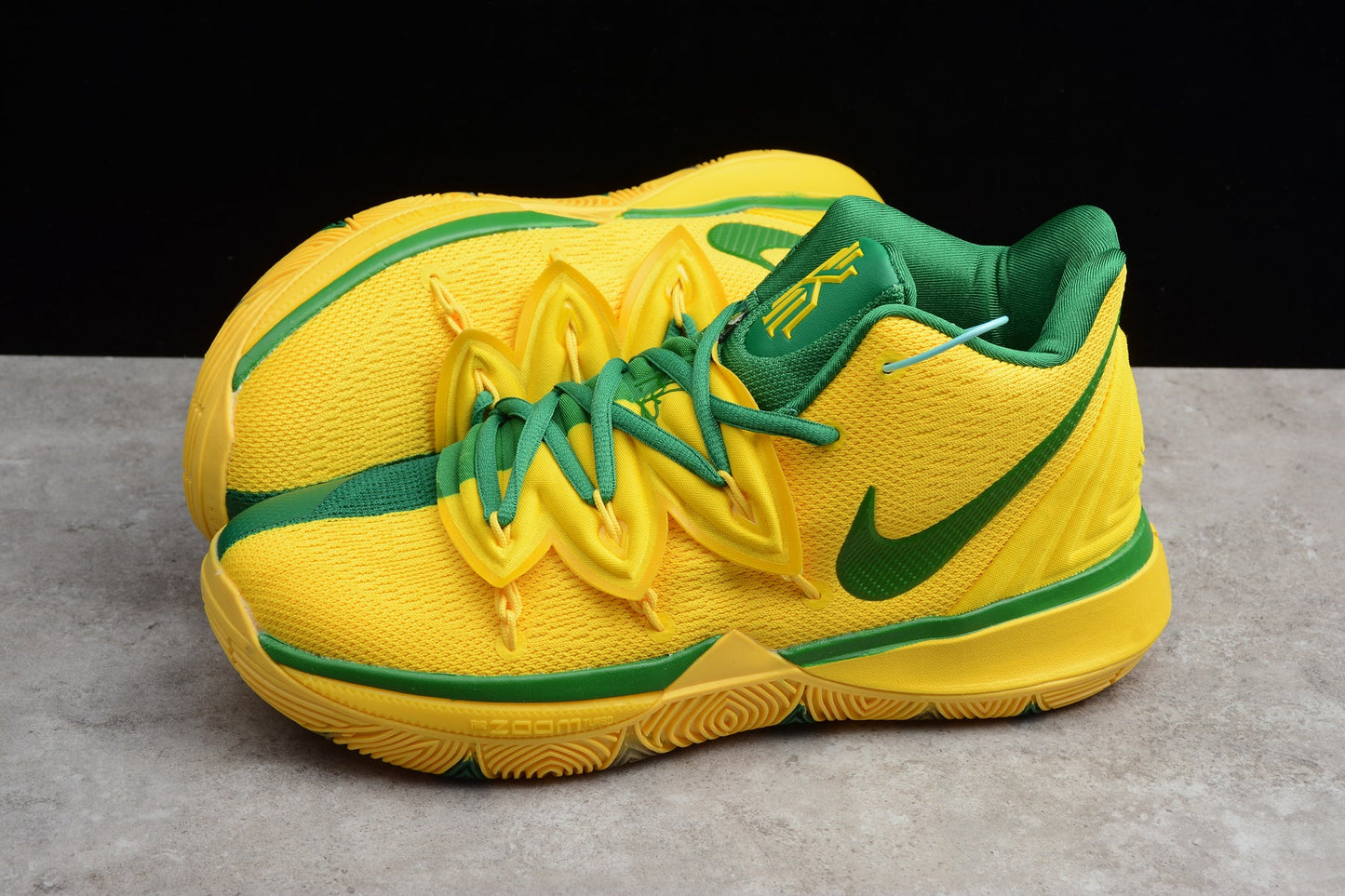 N*ke Max  Kyrie 5  Sneakers
