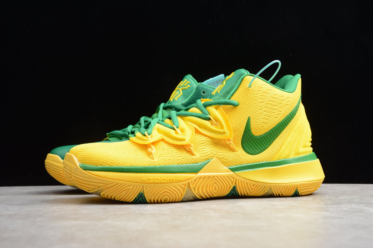 N*ke Max  Kyrie 5  Sneakers