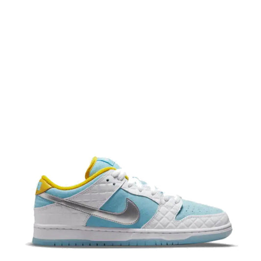 N*KE SB  Dunk Low Sneakers