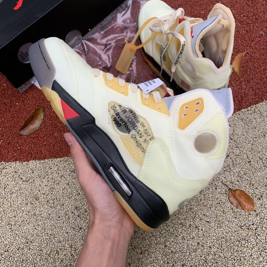 N*ke Off Wite Air Jorda 5 Sneakers