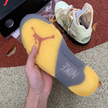 N*ke Off Wite Air Jorda 5 Sneakers