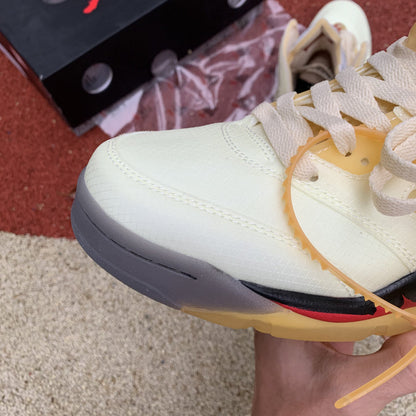 N*ke Off Wite Air Jorda 5 Sneakers