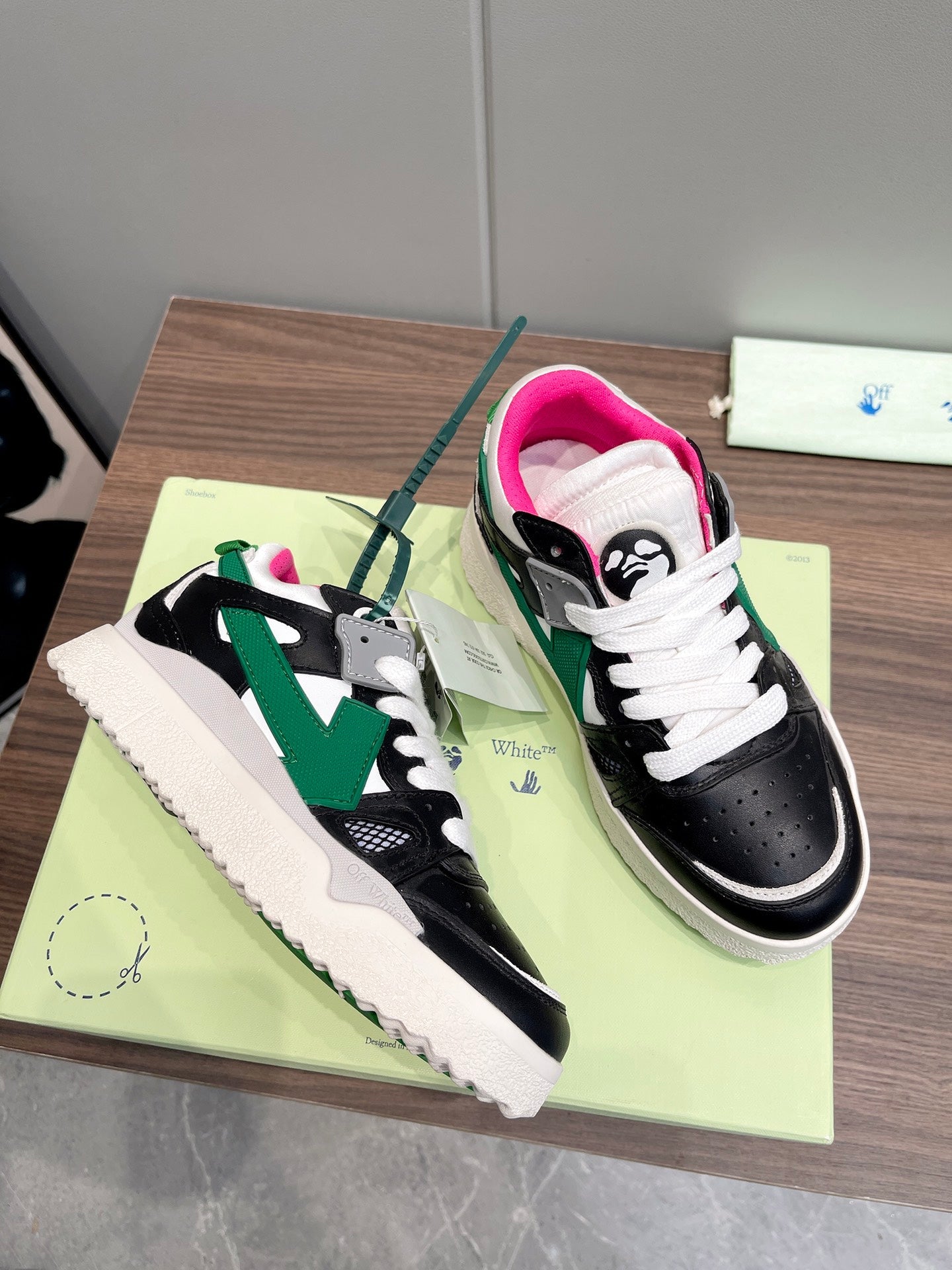 OFF WITE Sneakers 2 Color 's
