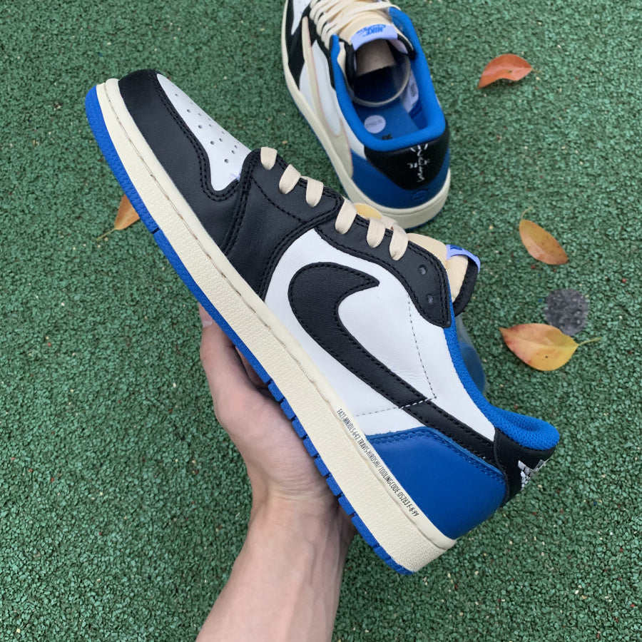 N*KE TRAVIS   AIR JORDA 1 LOW Sneakers