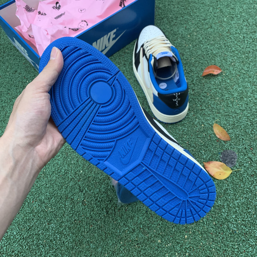 N*KE TRAVIS   AIR JORDA 1 LOW Sneakers