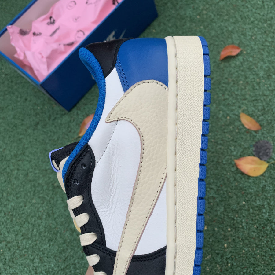 N*KE TRAVIS   AIR JORDA 1 LOW Sneakers