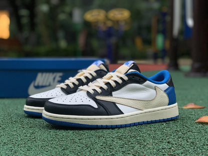 N*KE TRAVIS   AIR JORDA 1 LOW Sneakers